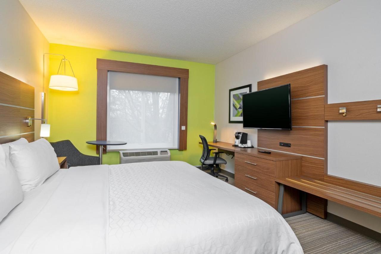 Holiday Inn Express Hotel & Suites Woodbridge, An Ihg Hotel Екстер'єр фото