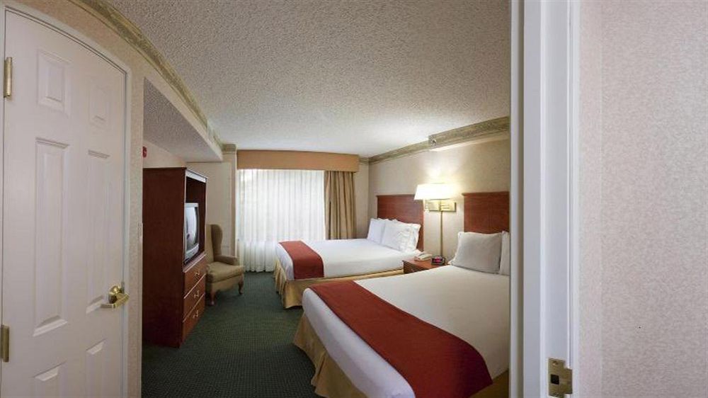 Holiday Inn Express Hotel & Suites Woodbridge, An Ihg Hotel Екстер'єр фото